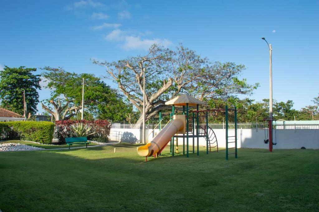 Vistas Apartment @ Puerto Nuevo Beach เบกาบาฆา ภายนอก รูปภาพ
